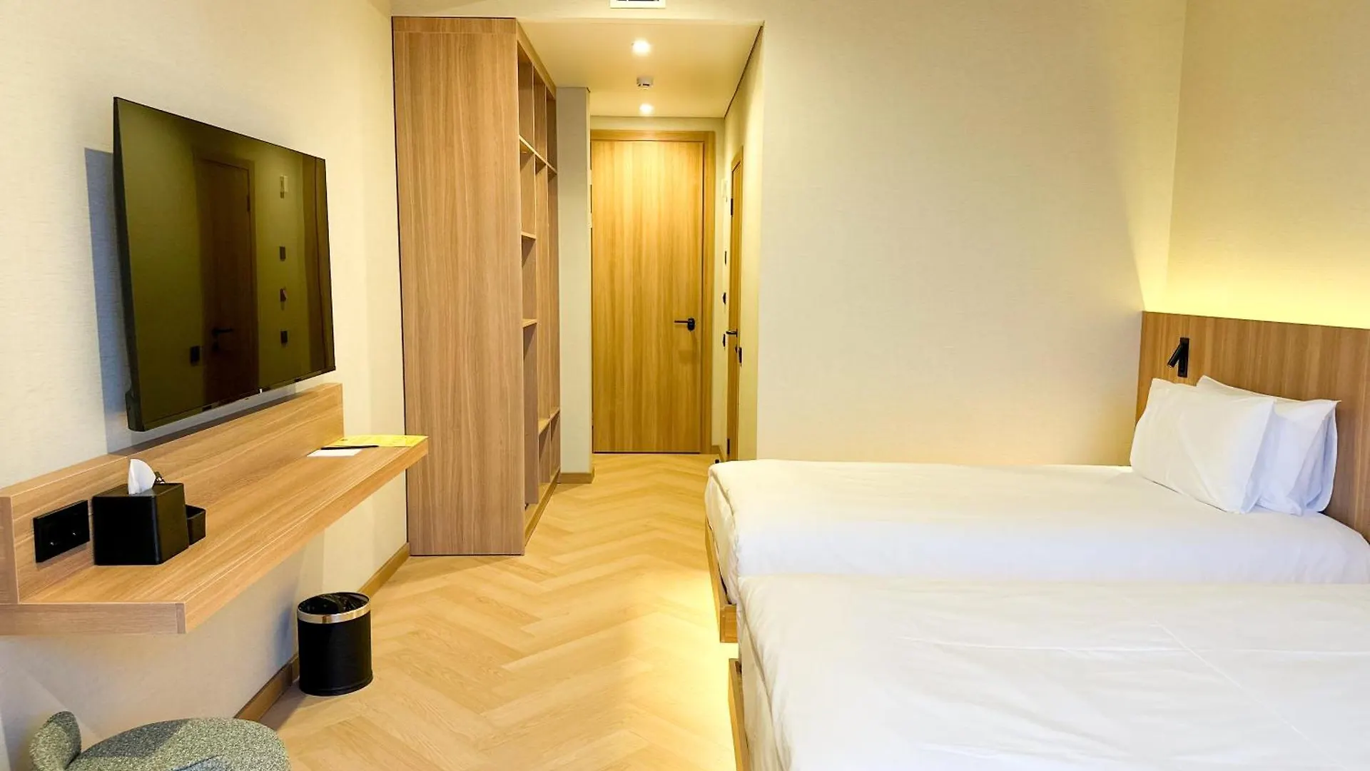 Resident Hotel Abay Almaty 4*,