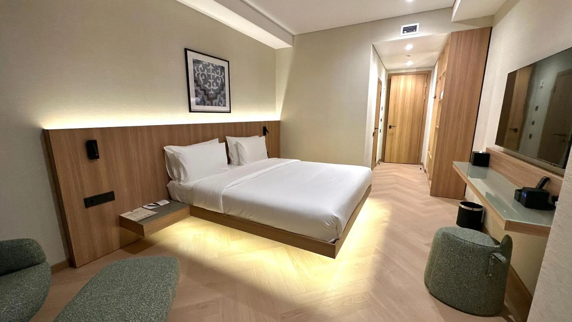 Resident Hotel Abay Almaty 4*,